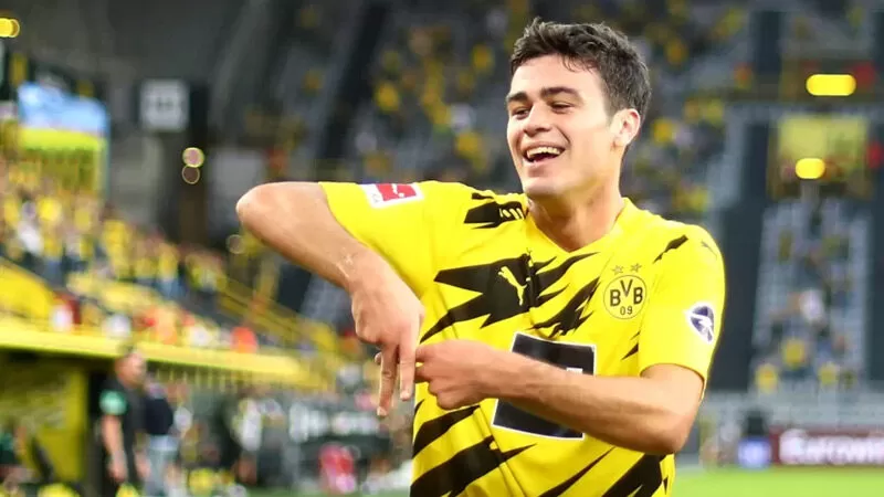 Tiền vệ c&ocirc;ng s&aacute;ng gi&aacute; đang được săn đ&oacute;n